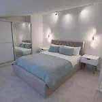 Aqua Blue With Private Swimming Pool Amoopi