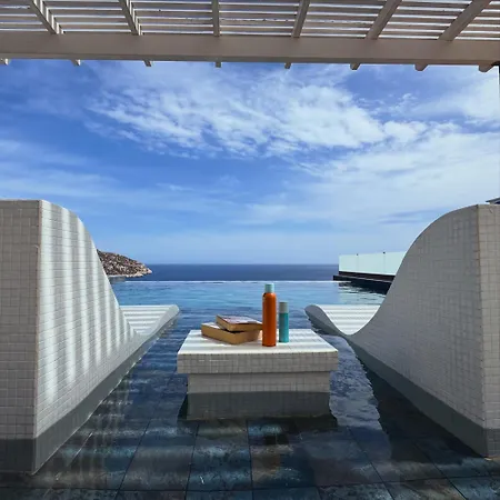 Aqua Blue With Private Swimming Pool